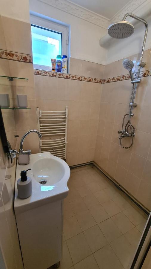 Guest House Anna مونتانا المظهر الخارجي الصورة